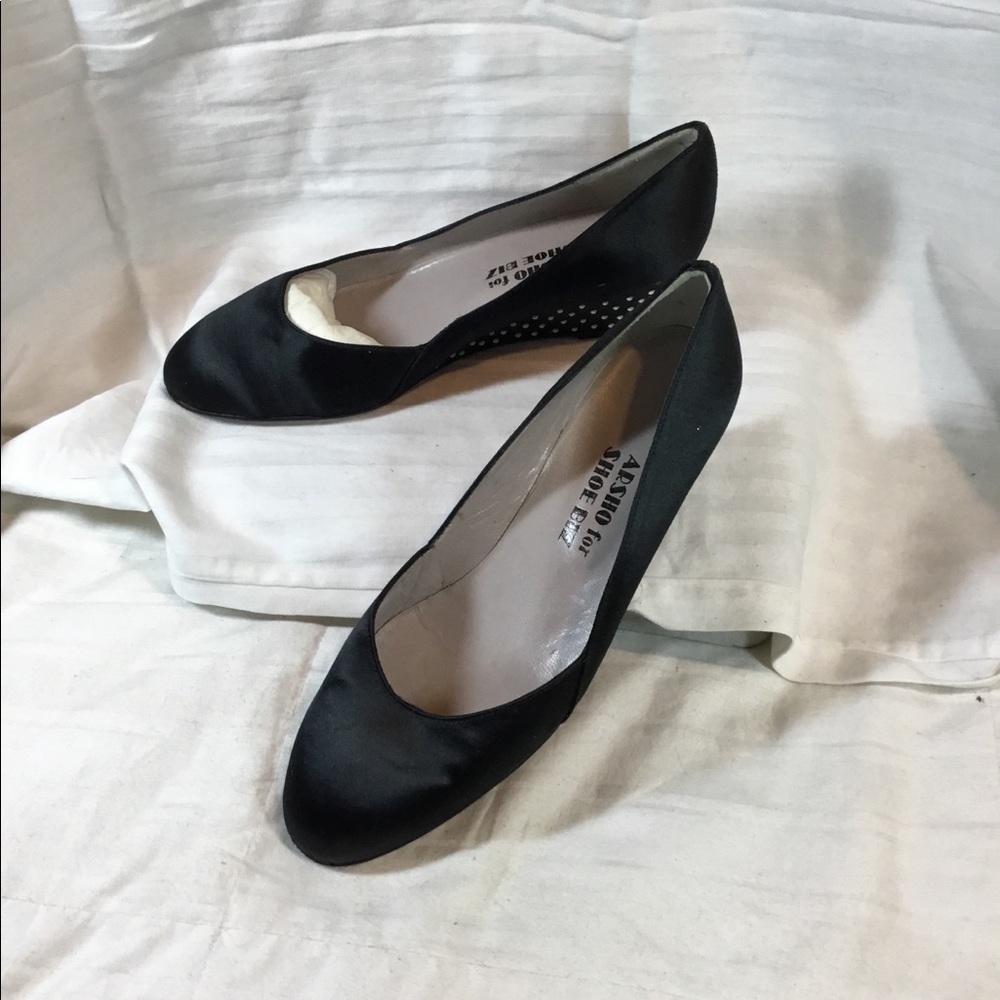 Shoe Biz jeweled wedges, size 6B,